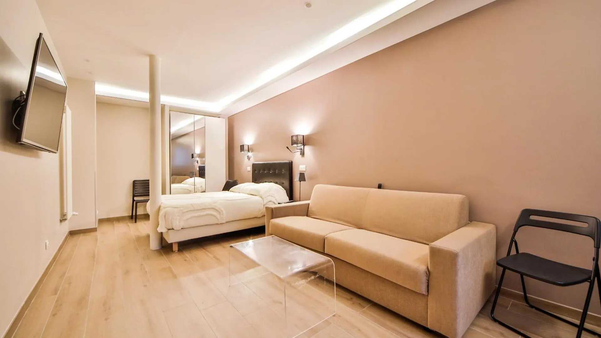 Blue Nights - Sebastopol Apartment