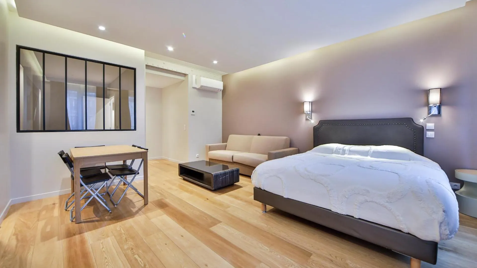 Blue Nights - Sebastopol Apartment Paris