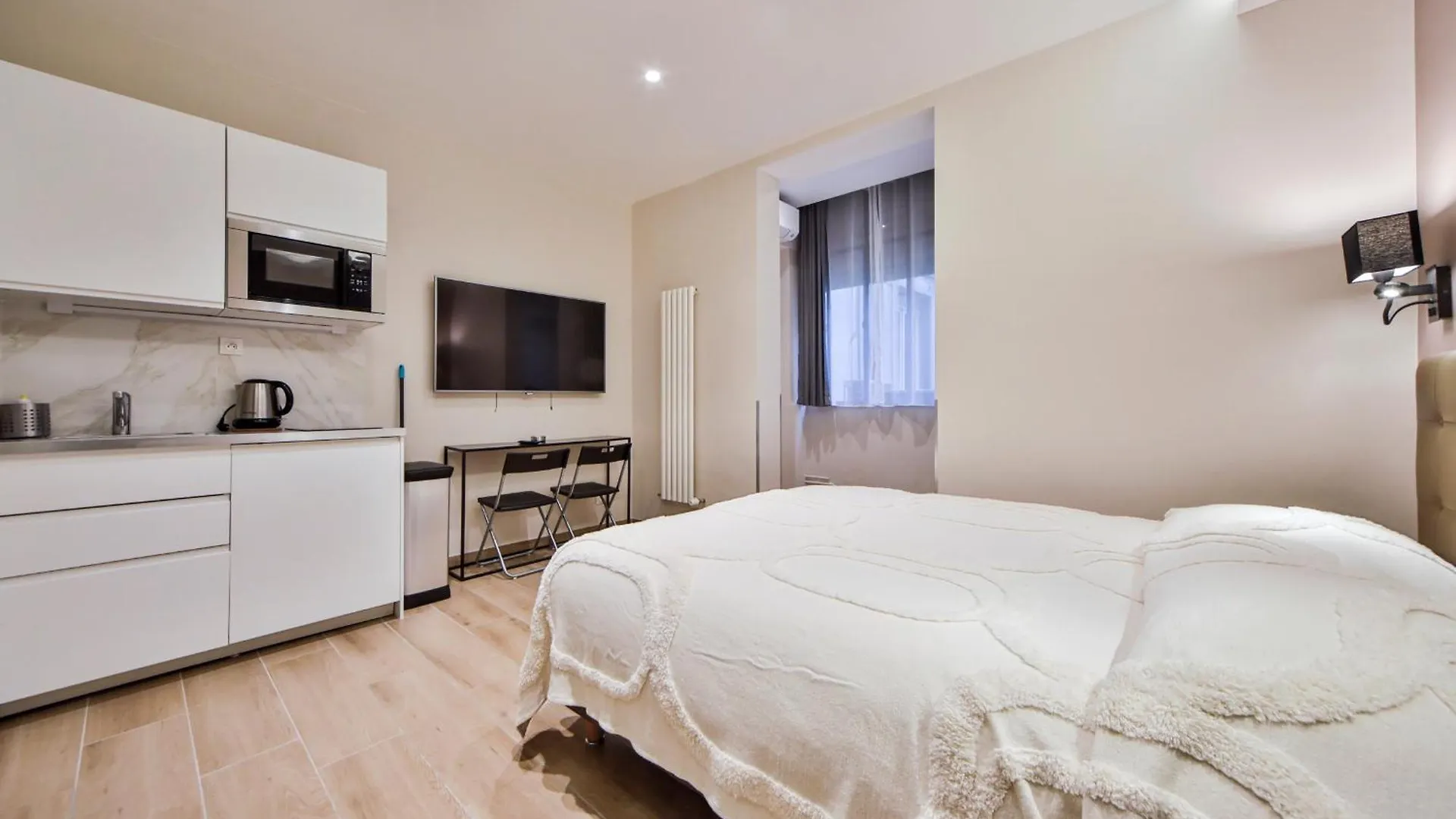 Blue Nights - Sebastopol Apartment Paris